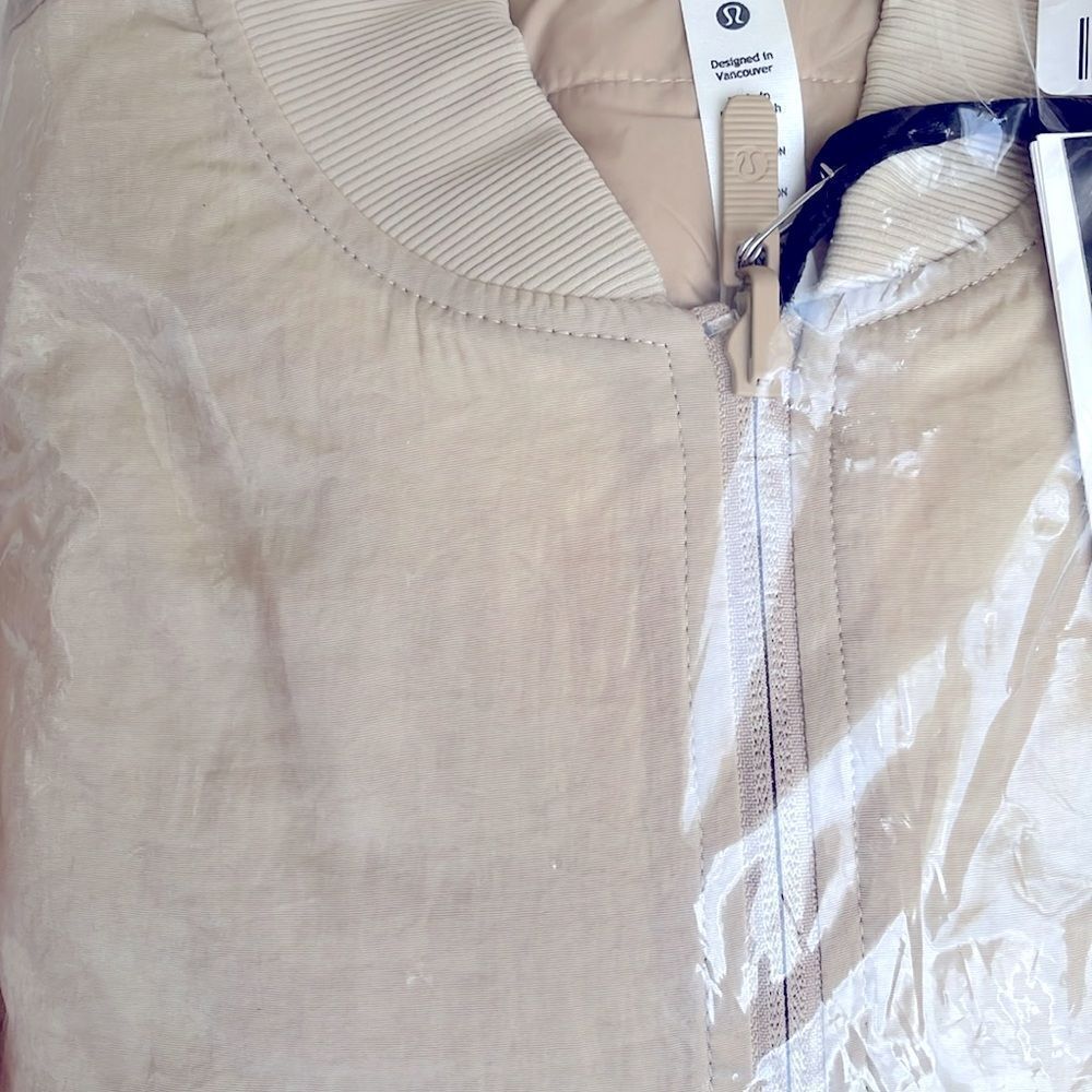 NWT Lululemon Non Stop Bomber Vest WHITE OPAL Reversible Size 6  Cream Off White